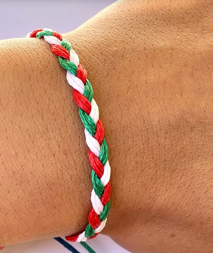 Bracciale intrecciato fatto a mano in Italia nei colori verde, bianco e rosso