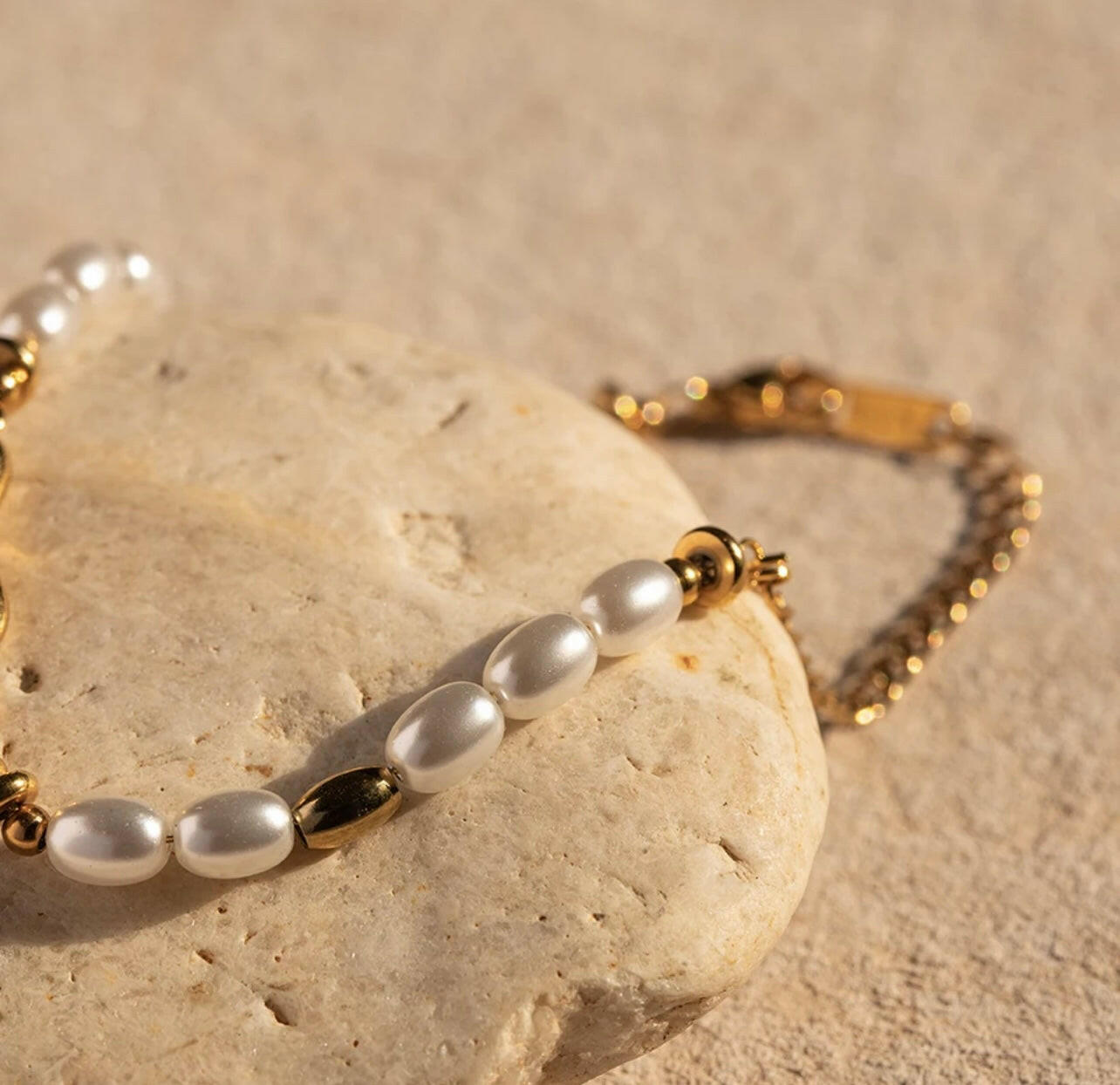 Gold and Pearl Cornicello Bracelet in Stainless Steel.
