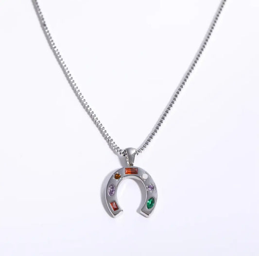 Horse Shoe Charm Necklace per la buona fortuna (for good luck) in stainless steel